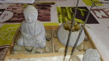 BOUDDHA JARDIN JAPONAIS 19,5X19,5X10 cm STATUE GALETS SABLE ENCENS OCCASIO