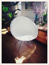 Beau Fauteuil /Chaise blanche Ero/S by Kartell with Starck. Made in Italy.Signé.