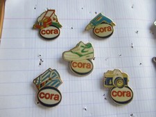 lot  5 pin's  magasin CORA