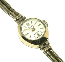 Femmes 9ct or Jaune Vintage Accurist Montre-Bracelet Avec Chic Bracelet