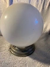 Lampe, Plafonnier, Globe Verre Opaline blanche, Ancien Alluminium Vintage.