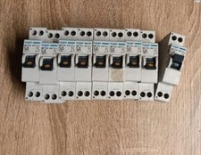 Lot De 8  Disjoncteurs hager