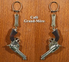 Cafés Grand-Mère, porte-clefs revolver à amorce en métal