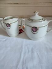 Partie de service à café en porcelaine crémier sucrier décor floral dont roses