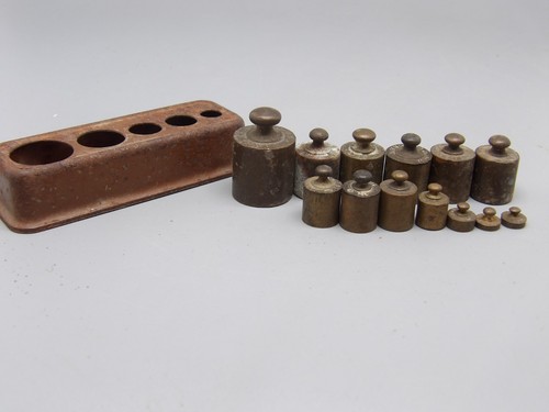 Petits poids ancien laiton - 13,