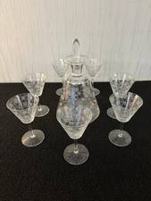 Ensemble 7 verres à liqueur  et carafe en cristal Lalique (prix du lot)
