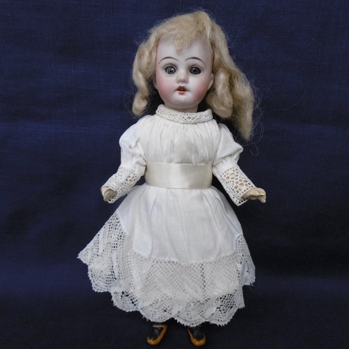 Petite poupée ancienne - petite,
