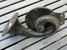 ancien avertisseur klaxon trompe automobile certainement militaire vert Armée 