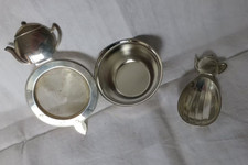 Ancien passe thé en métal