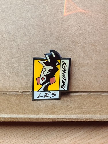 Pin femmes les - pin's,