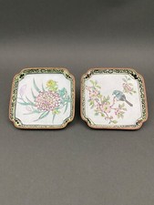 Deux coupelles en émail sur