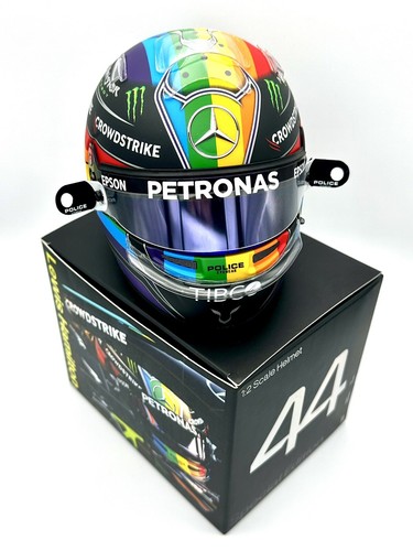 Mercedes lewis hamilton - lewis,