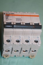 DISJONCTEUR C60N 4P C32 32 A MERLIN-GERIN 24231