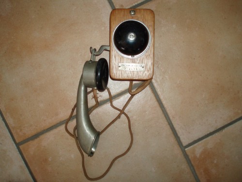 Telephone ancien mural - telephone,