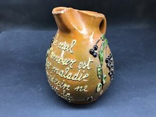 ancien pichet en terre cuite vernissé orné de motifs vignes vieux bar bistrot
