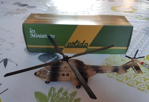 Maquette helicoptere puma sa - maquette, d'helicoptere
