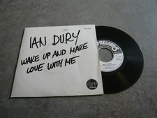  VINYLE 45 tours - IAN DURY - WAKE UP AND MAKE LOVE WITH ME - S R 640 142