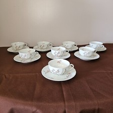 Bernardaud huit tasses à thé modèle Amandine