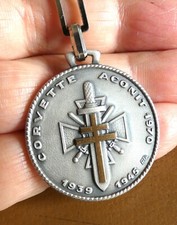 Ancien porte cle métal FIA Corvette ACONIT 1970 1939 1945 Croix Guerre Lorraine