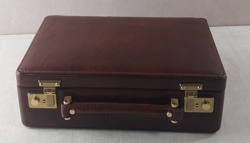 Ancienne valise boîte à - valise, /