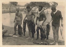 ANCIENNE PHOTOGRAPHIE SCENE DE PÊCHE GROS POISSONS