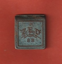 ANCIENNE BOITE METALLIQUE