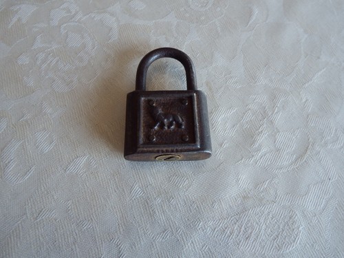 Ancien cadenas lion sans - ancien, "