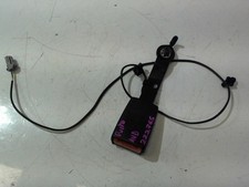 Attache ceinture avant droit