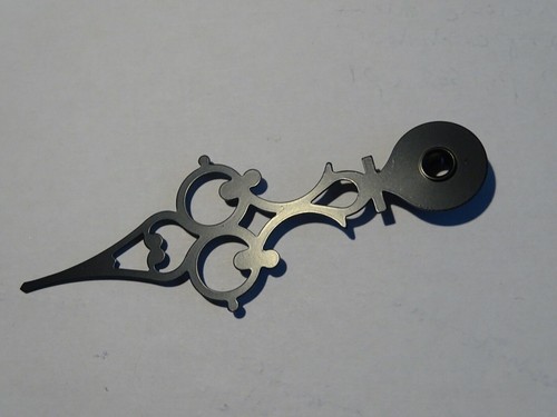 Une aiguille des heures - une,