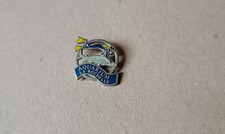 pin's aquarium de la Rochelle - requin et plongeur (EGF argenté signé sofrec)