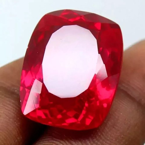 Rubis rouge sang pigeon - rouge, de