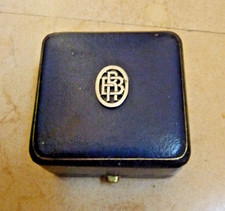 Boite écrin bijoux ancien cuir monogramme argent velours montre pendentif