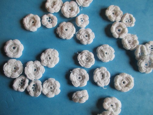 Petites fleurs faites main - 50,