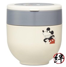 Pot à lunch entreposé au