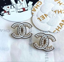 Lot de 2 boutons CHANEL