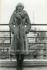 MODE REVILLON fourrure ragondin 1976 photo 23 x 15 cm Tour Eiffel