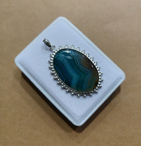 Beau pendentif pierre - beau,