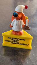 FIGURINE BILL LE CHIEN EN ROBE