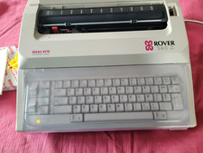 MACHINE A ECRIRE ELECTRIQUE PORTABLE MARQUE ROVER 246 S FONCTIONNELLE SANS BANDE