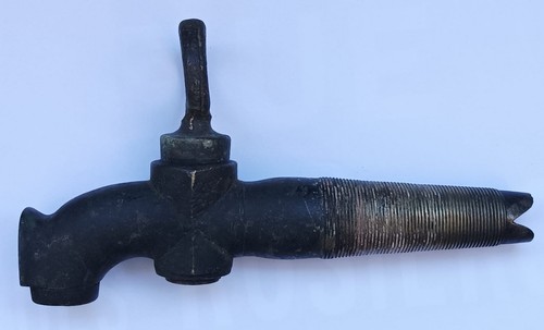 Gros robinet tonneau ancien - robinet,