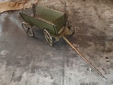 Jouet ancien - grande charrette tole - manque et partie dessoudée - H 9 cm