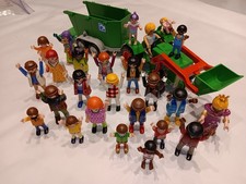 playmobil tracteur + remorque + 25 manifestants du monde agricol (be)