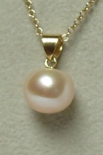 Belle PERLE blanche rosée des