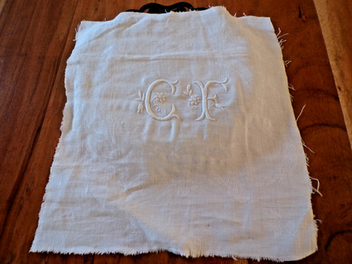 Monogramme brodé sur lin - monogramme,