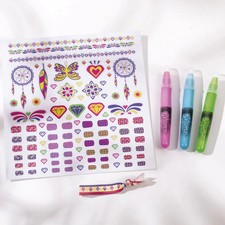 Tatouage de paillettes Glamz et craie