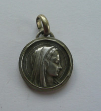 Ancienne MEDAILLE religieuse NOTRE DAME de LOURDES en métal argenté