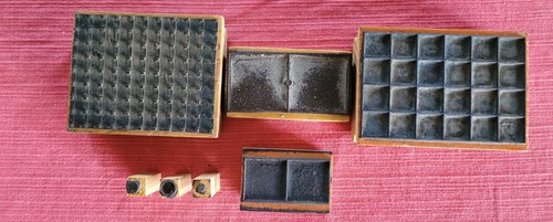 Ancienne boite avec - boite, tampons