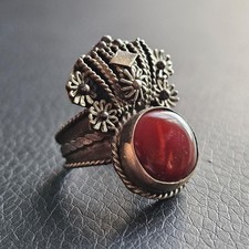 Bague ethnique cornaline filigrane berbère ou yéménite argentée taille ajustable