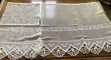 2 anciens rideaux en filet et dentelle