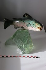 Truite en faïence émaillée